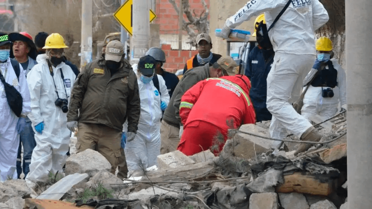  Rescatan el cuerpo de un sargento en Viacha y la cifra de fallecidos se eleva a siete