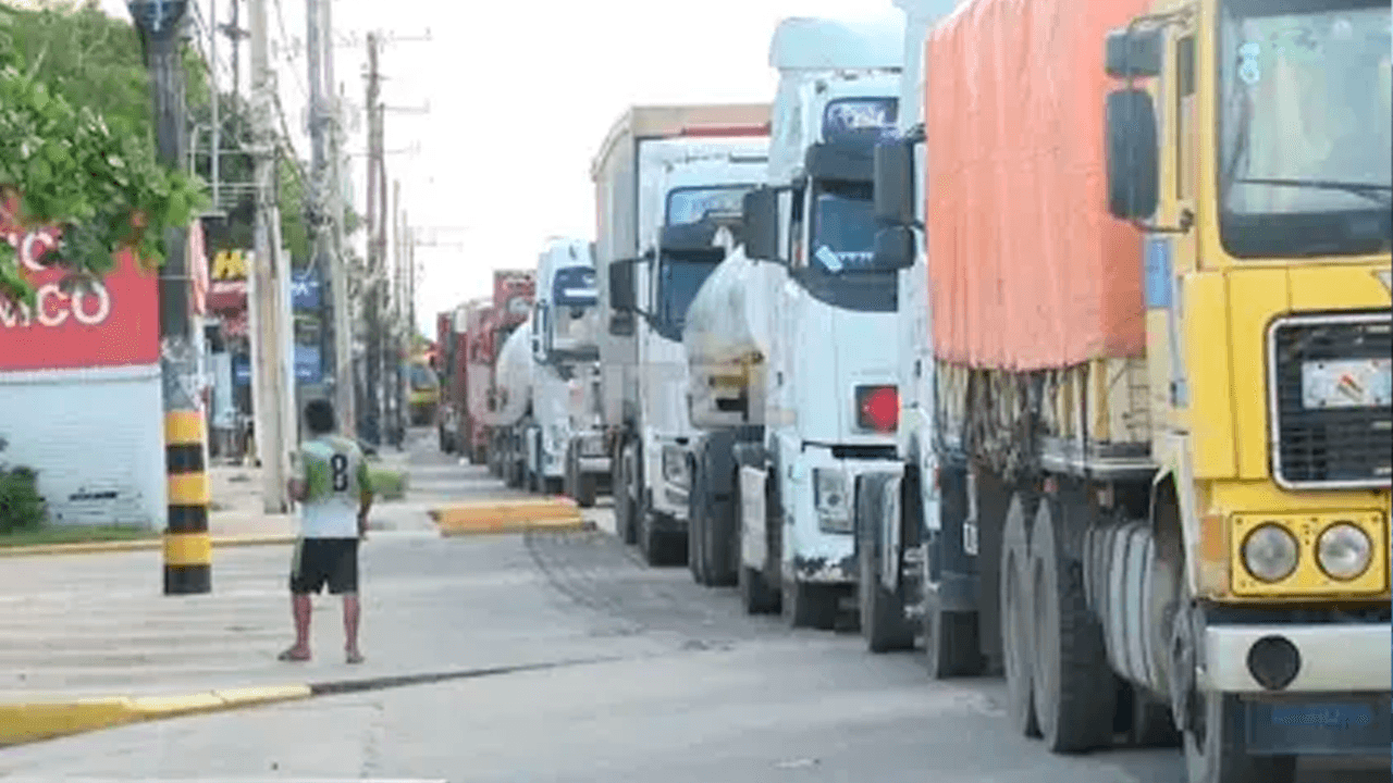  Crisis de combustible: persistencia de filas en La Paz y Cochabamba mientras Santa Cruz registra menor tiempo de espera