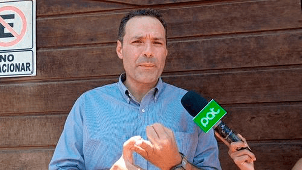 Cívico Agustín Zambrana pide intervención de la Contraloría tras irregularidades en surtidor de Santa Cruz