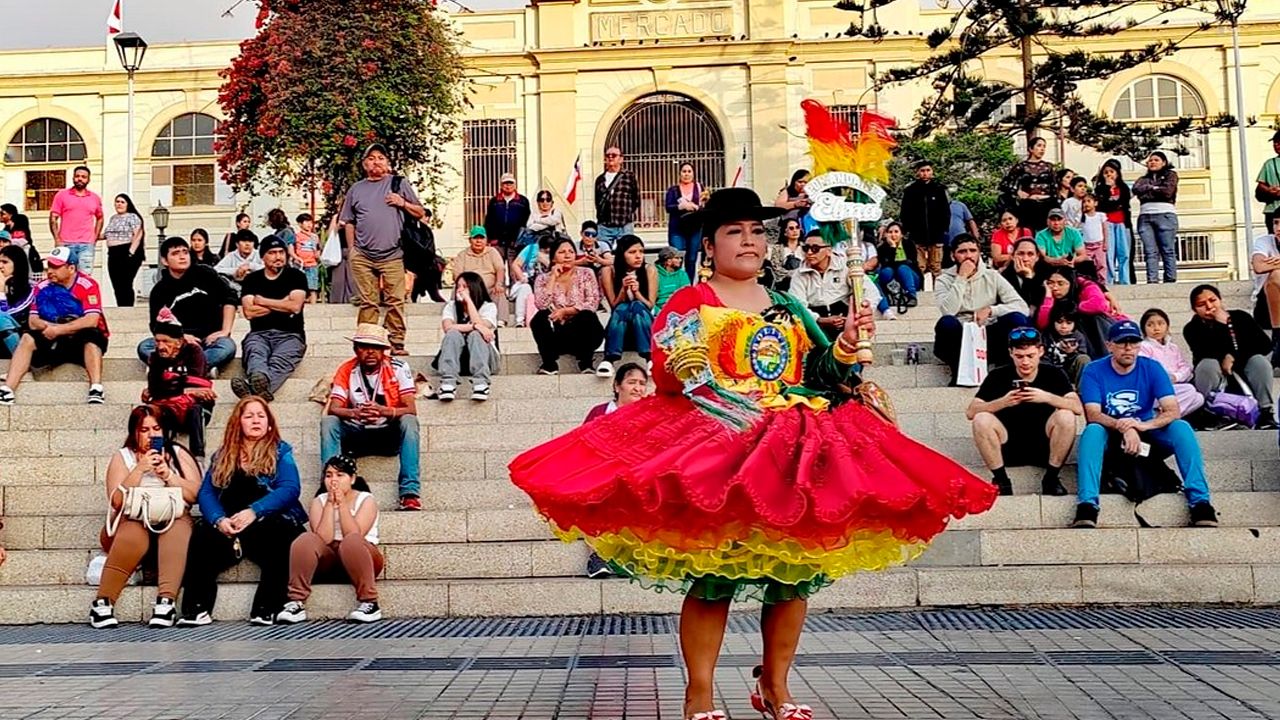 Bolivianos en Antofagasta destacan el Día Nacional de la Morenada