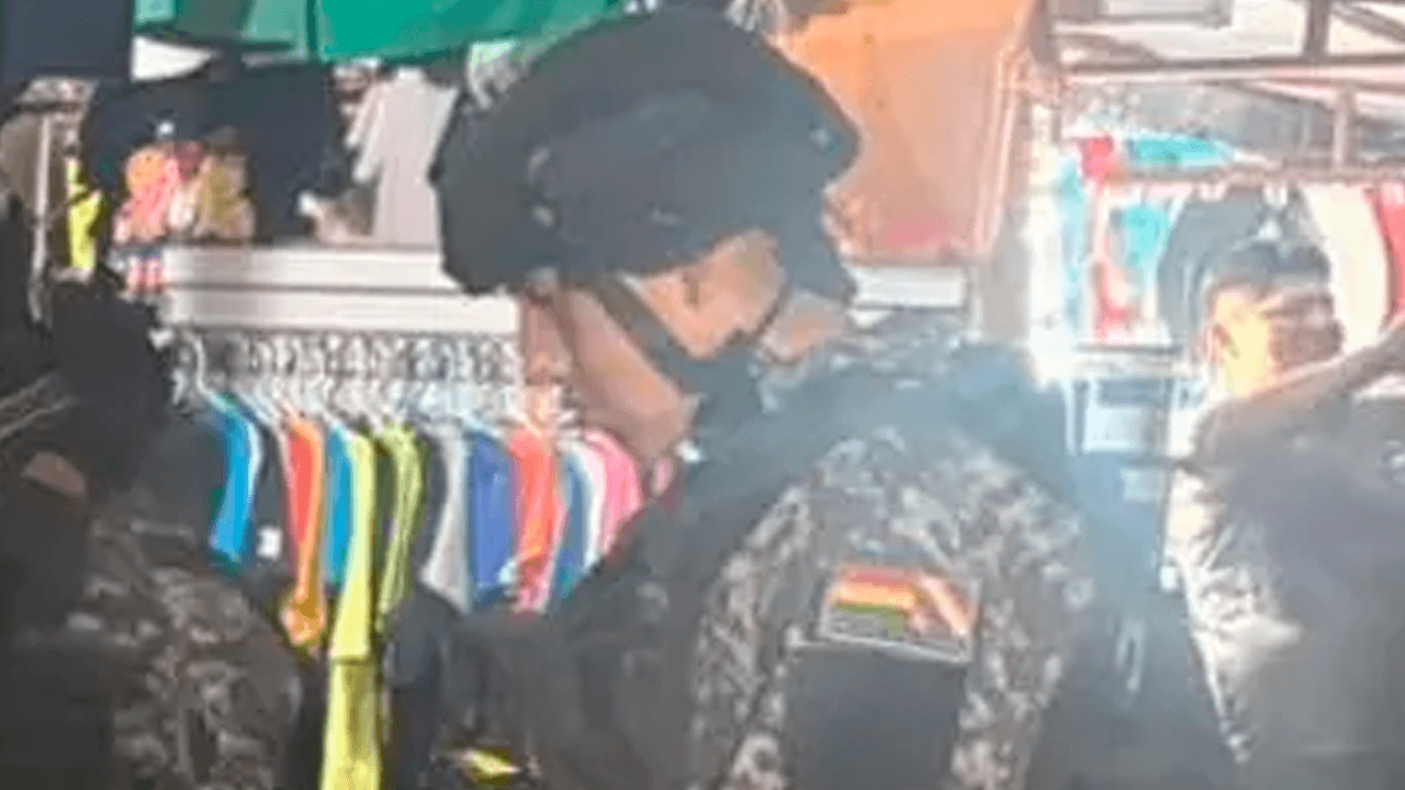 Hombre armado amenaza a comerciantes y se atrinchera en Los Pozos