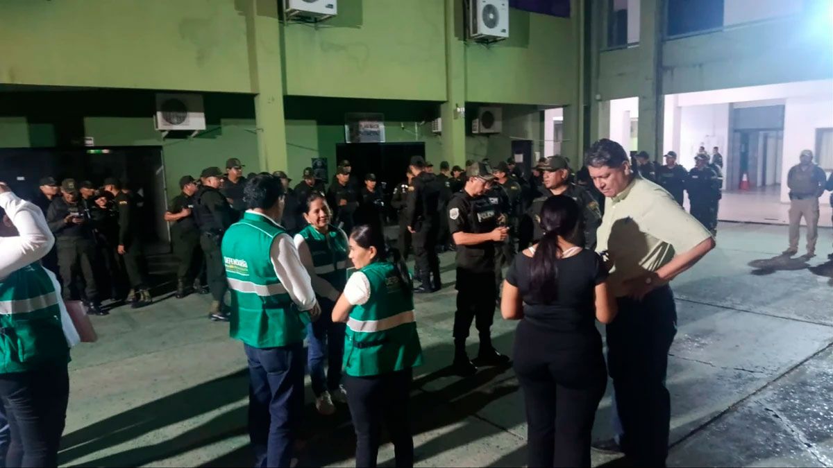 Refuerzan controles contra pandillas y locales nocturnos en Santa Cruz