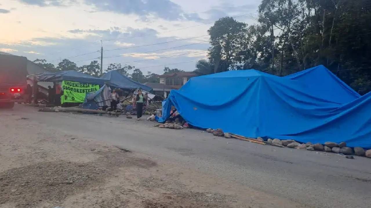 Universitarios de la Unibol habilitan paso humanitario en Chimoré