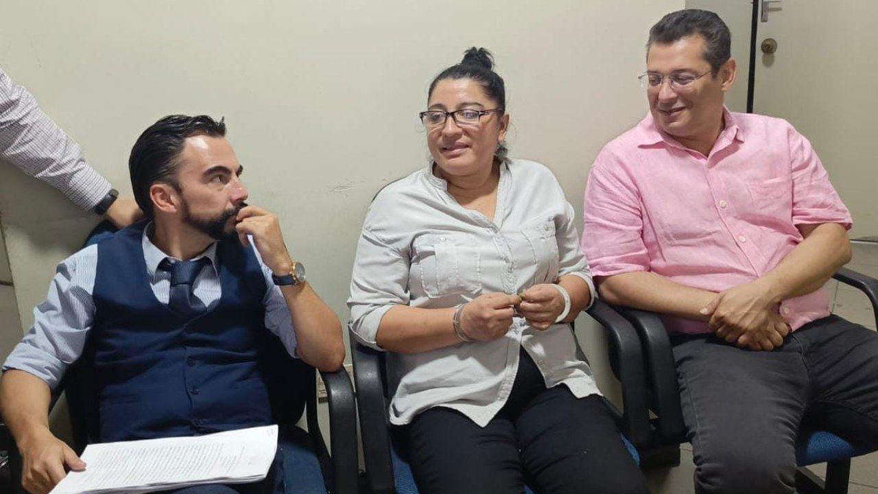 Suspenden audiencia de activista "Kitita" roca involucrada en la agresión de Muriel Cruz