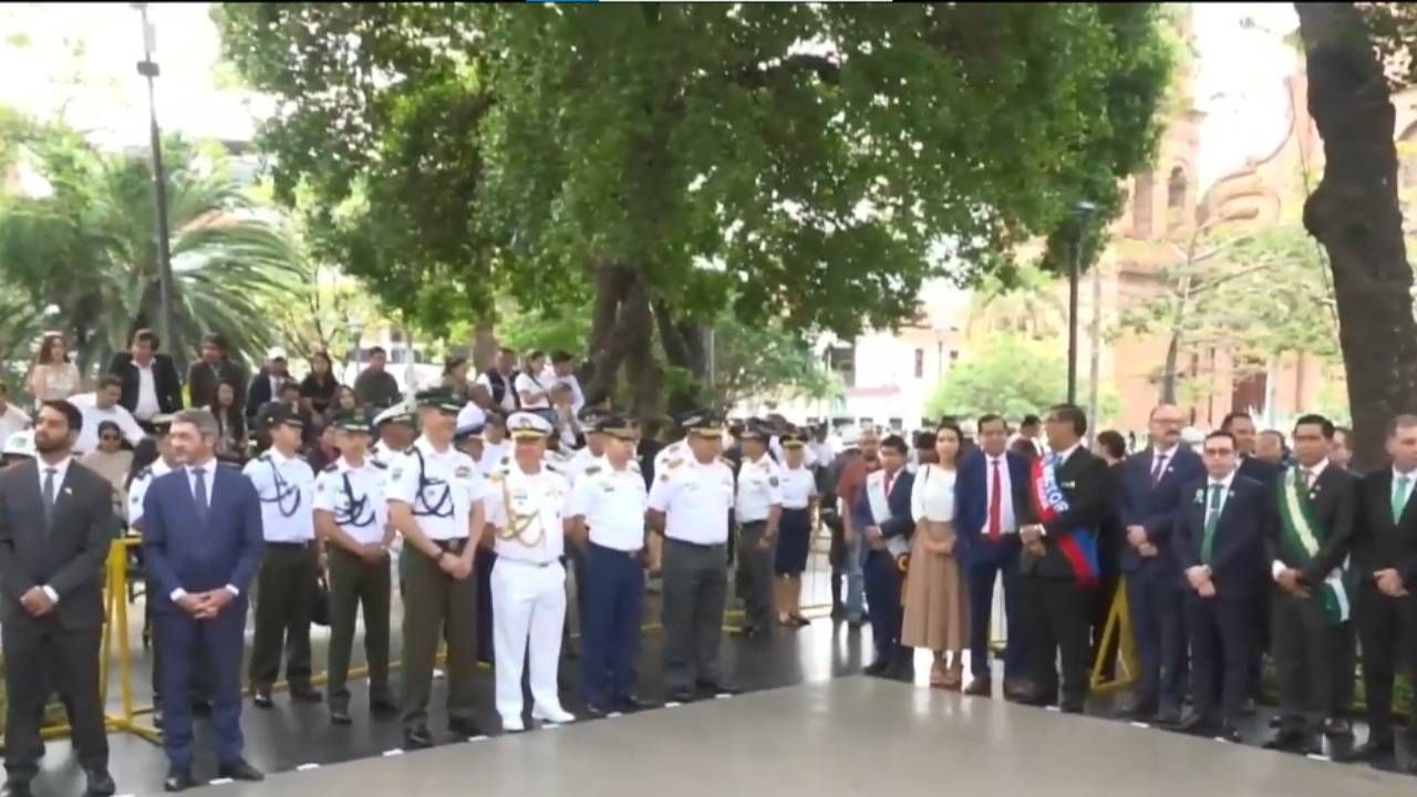  Autoridades rinden homenaje a Santa Cruz en sus 216 años de gesta libertaria