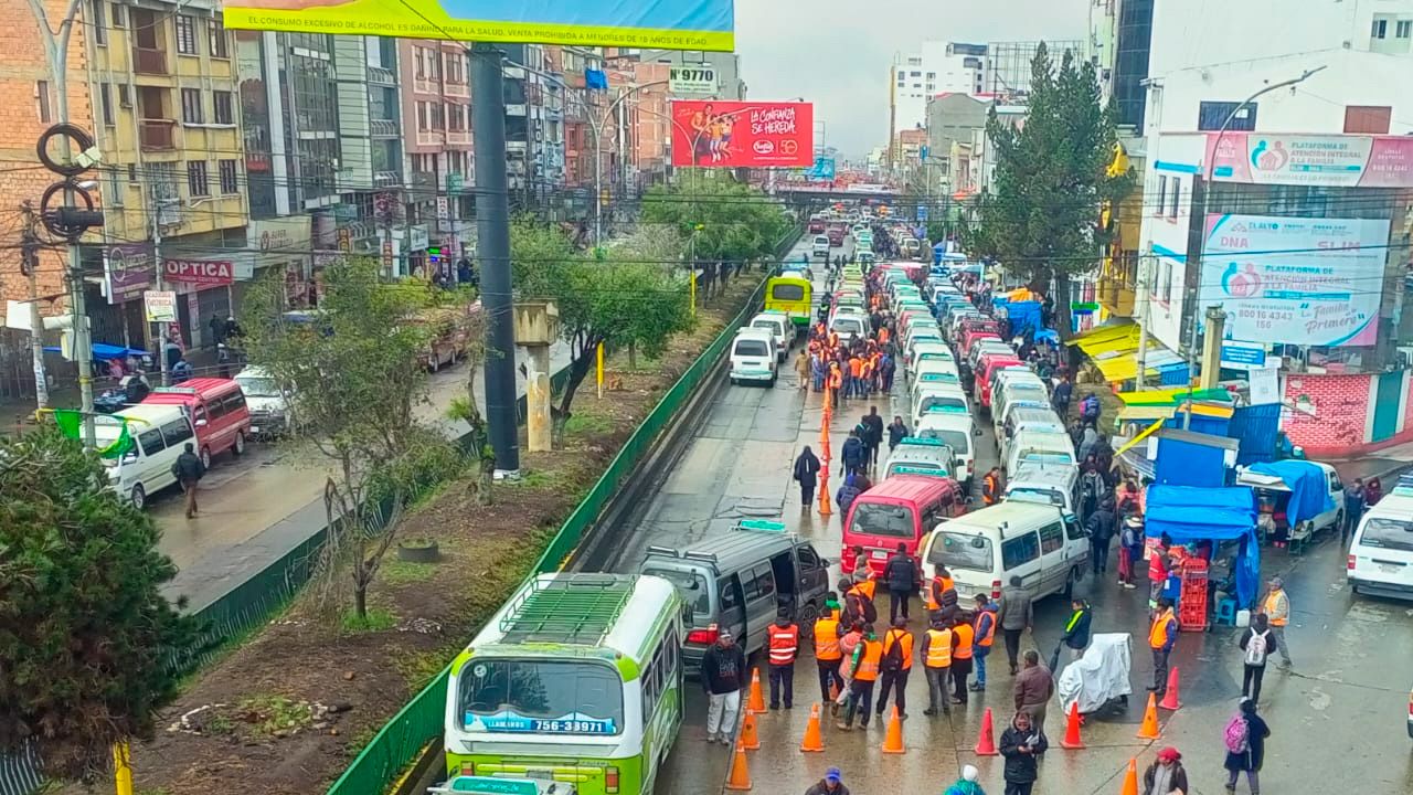 Municipio controla tercer carril en la avenida 6 de Marzo