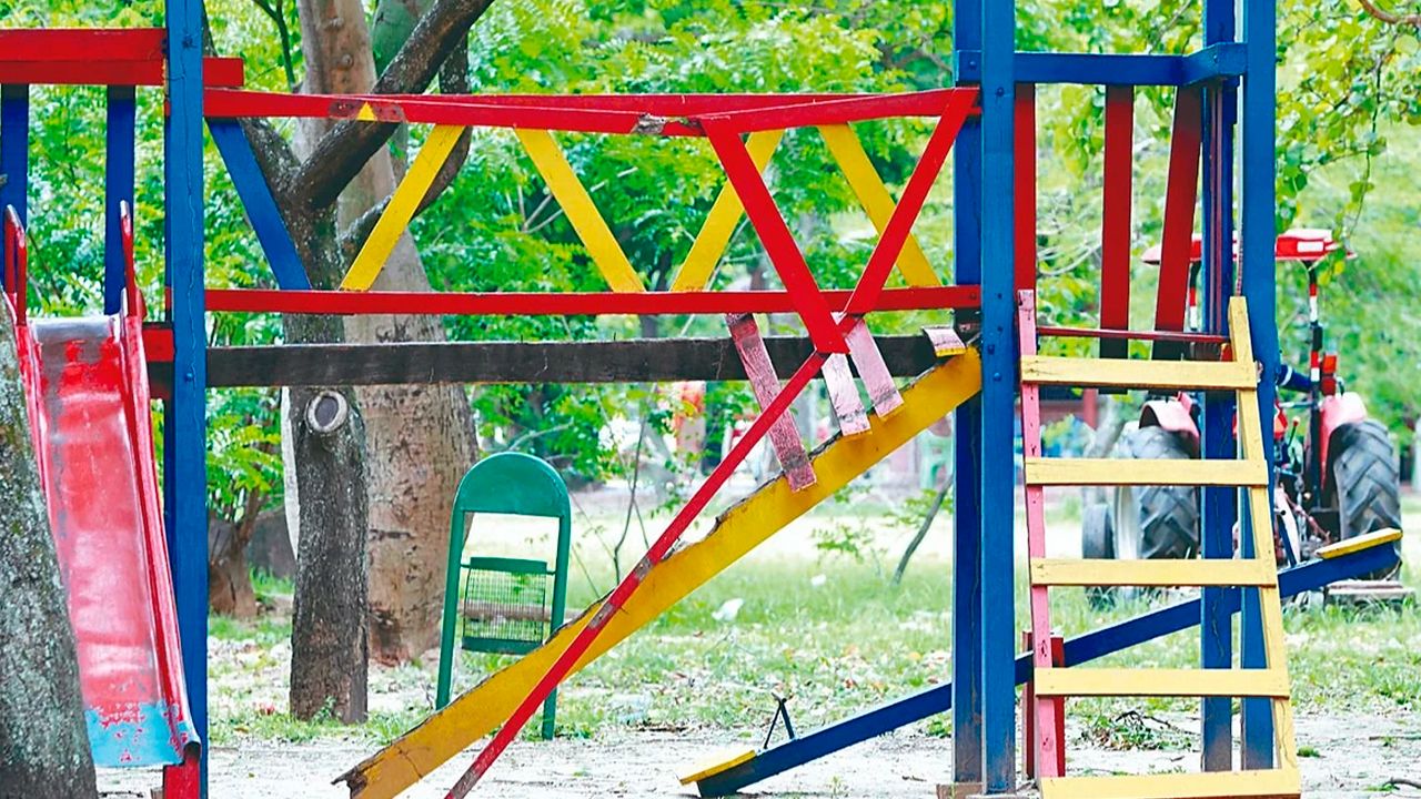 Vecinos piden revisar parques tras muerte de una niña