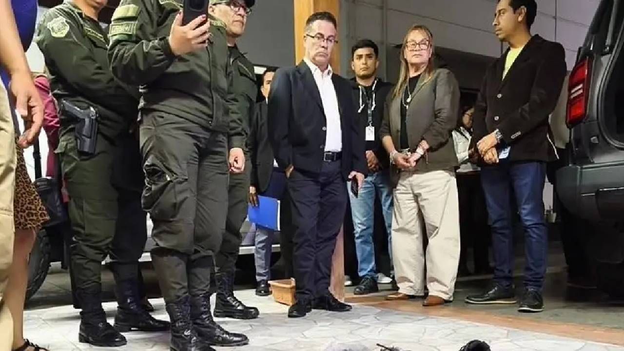 Hallan armas de grueso calibre en vehículo oficial de la Fiscalía y Roger Mariaca enfrenta su tercer proceso 