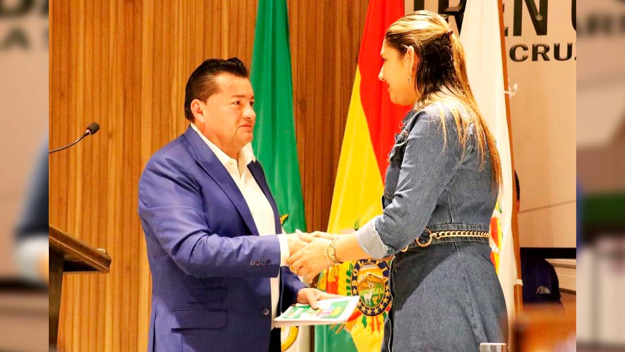 Alcalde Municipal de Santa Cruz anuncia propuesta de Carta Orgánica y reformas constitucionales