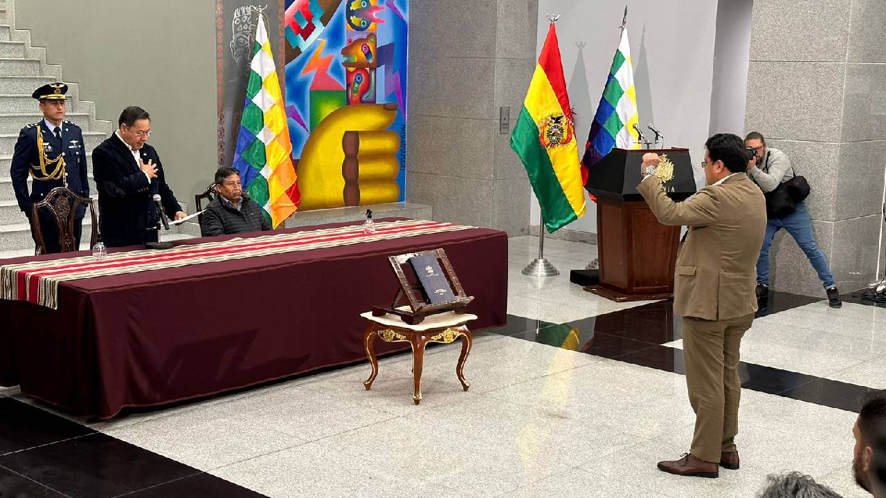 Presidente Luis Arce nombra a César Adalid Siles Bazán como Procurador General del Estado en reemplazo de Wilfredo Chávez