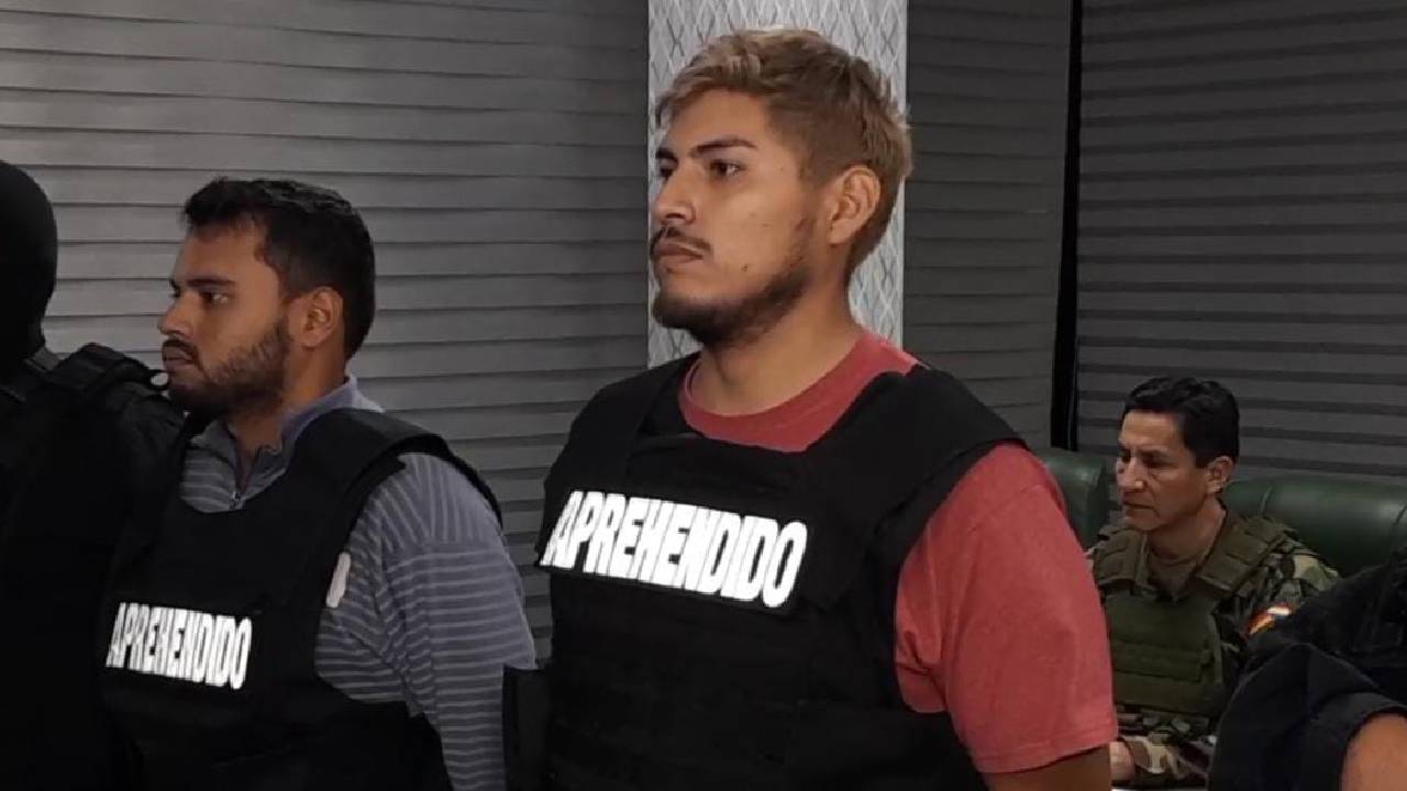 Dos individuos con arma de fuego y motorizado; uno de ellos de nacionalidad colombiana bajo investigación