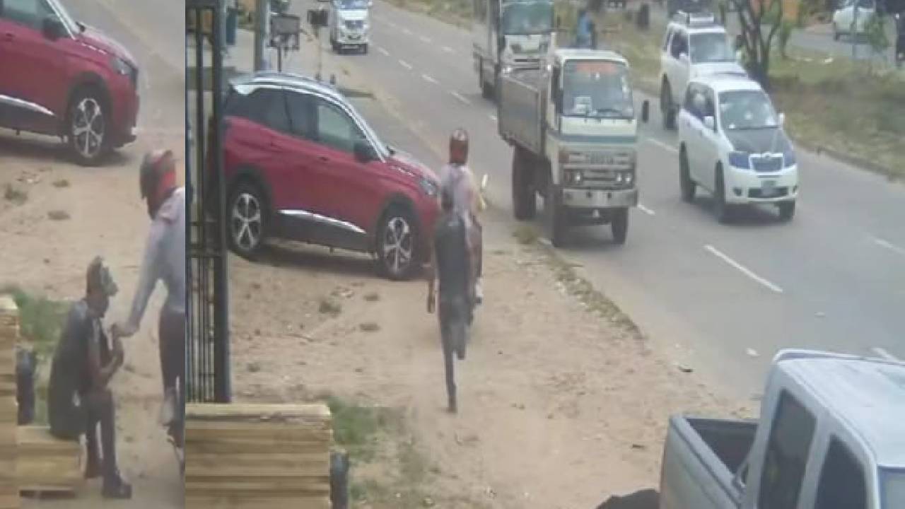 Robo en moto, celular desde la mano, por la avenida Santos Dumont 