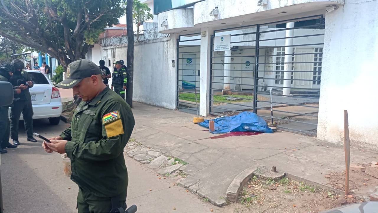 Hallan cuerpo con impactos de bala en la zona Norte entre el segundo y tercer anillo 