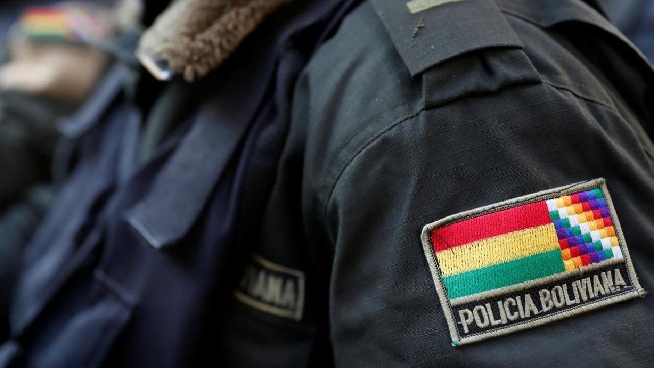 Policía Aprehendido por Presunta Violación a su Hija de 12 Años en Santa Cruz