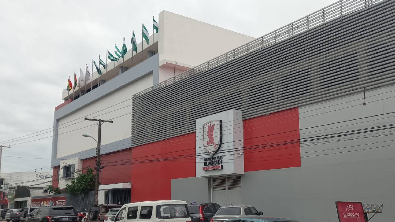 Allanamiento en unidad educativa revela inscripciones con apellidos de ciudadanos brasileños