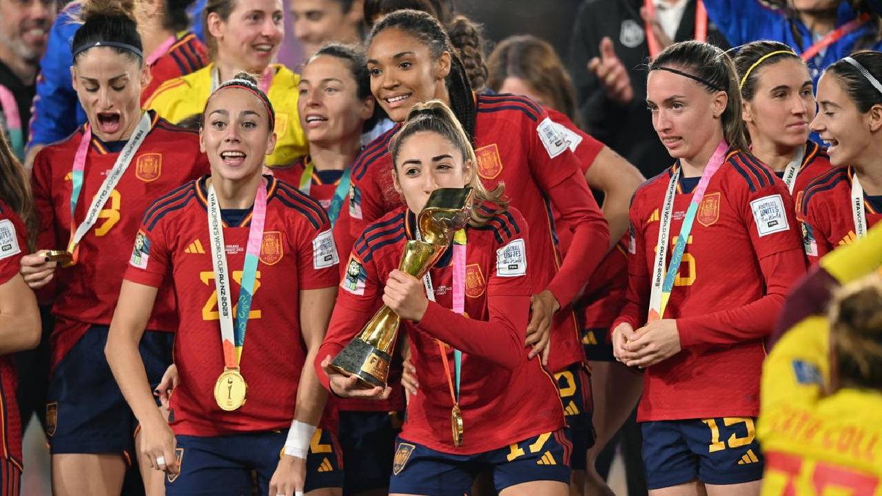 Jugadoras de la selección española de fútbol femenino mantienen su renuncia a la selección tras el episodio del beso forzado