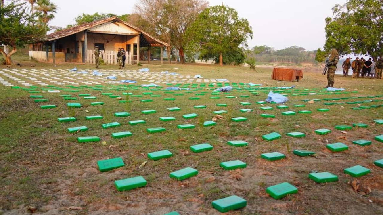 FELCN decomisa en el Beni 600 ladrillos de clorhidrato de cocaína afectando al narcotráfico en USD 2,5 millones  