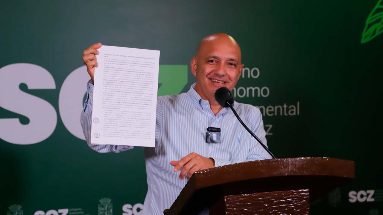 Gobernación firma y entrega la minuta de transferencia de las calles del parque industrial a la alcaldía