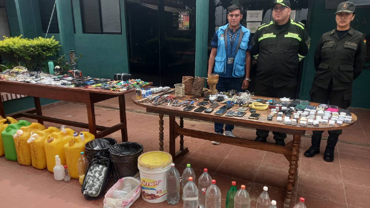 Operativo en Penal de Palmasola: Decomisan contrabando y aseguran 12 detenidos