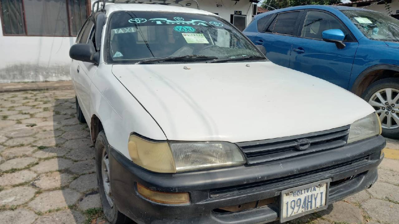 Policía de Diprove recupera taxi robado después de atraco
