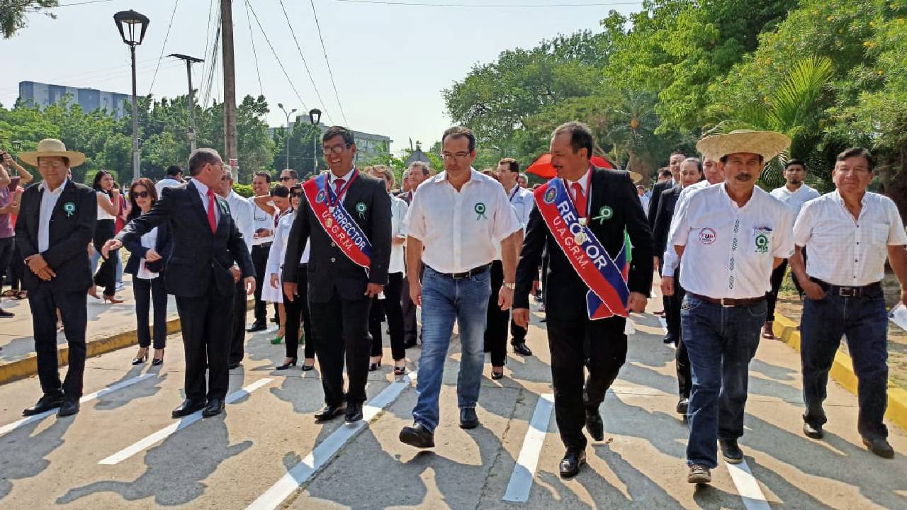 Desfile Cívico de la UAGRM 
