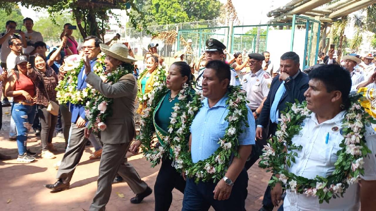 Presidente Arce participa en acto por el aniversario de Santa Cruz y anuncia compromisos para el departamento