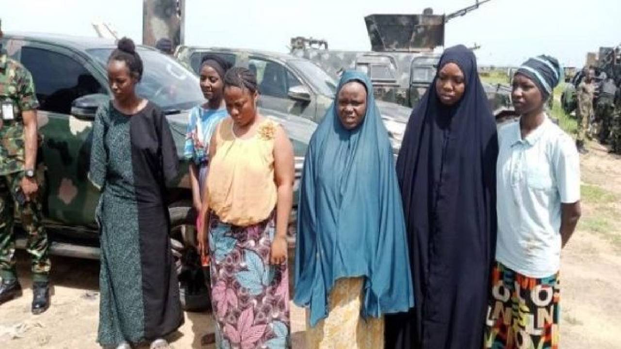 Hombres armados secuestran a más de 30 personas en una universidad de Nigeria