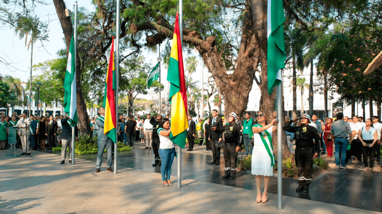 Autoridades departamentales rinden homenaje a Santa Cruz, en sus 213° aniversario de gesta libertaria