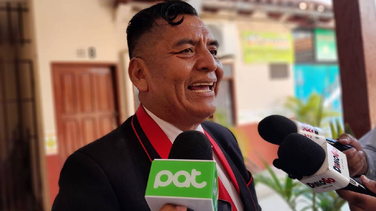 Huayllani descarta que evento con estudiantes sea político 