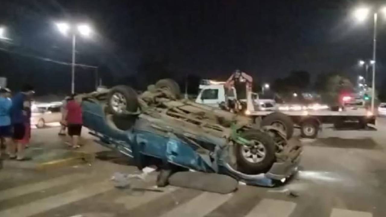 Colisión  vehicular en el segundo anillo de la avenida centenario deja cuatro heridos y daños materiales