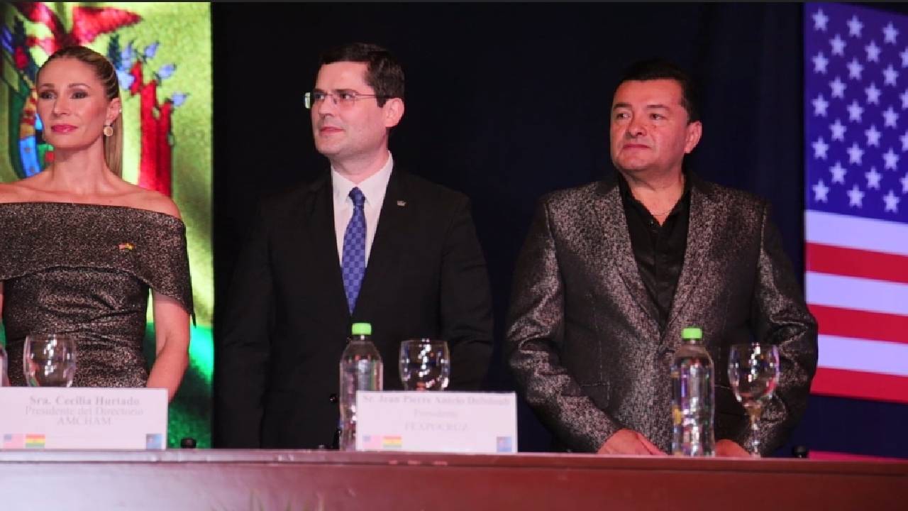 Alcalde Jhonny Fernández, promueve la cooperación comercial con Estados Unidos en la Expocruz