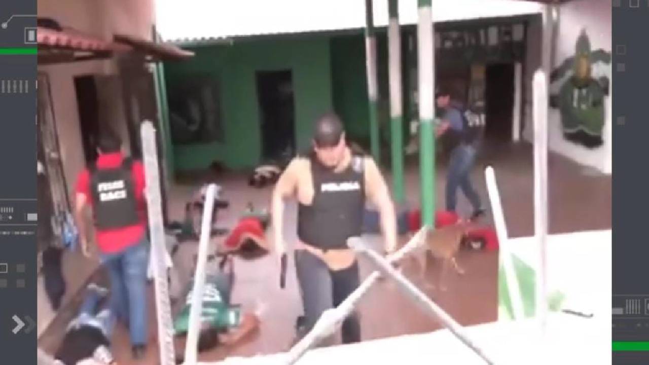  Detenidos 22 barras bravas de Oriente Petrolero por agredir a la policía