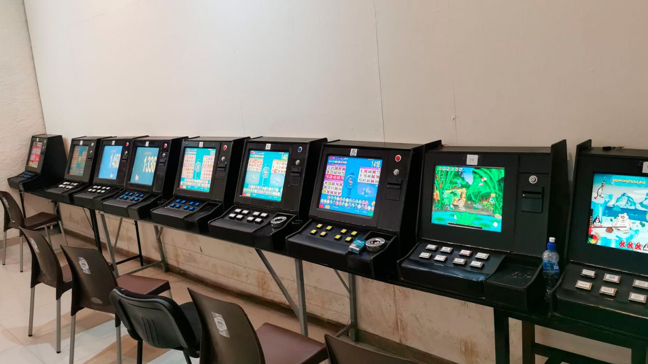 Operativo sorpresa de la AJ decomisa 41 máquinas de juego ilegal en Santa Cruz