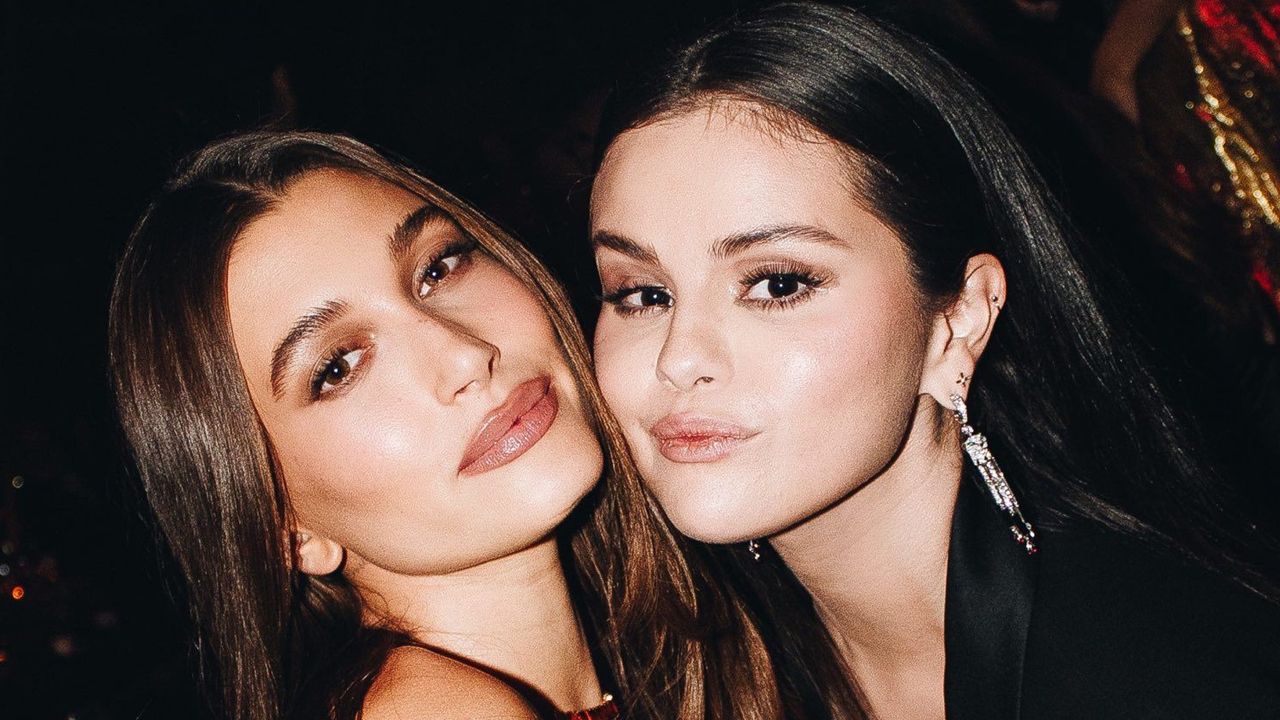 Selena Gómez defiende a Hailey Bieber tras recibir amenazas de muerte