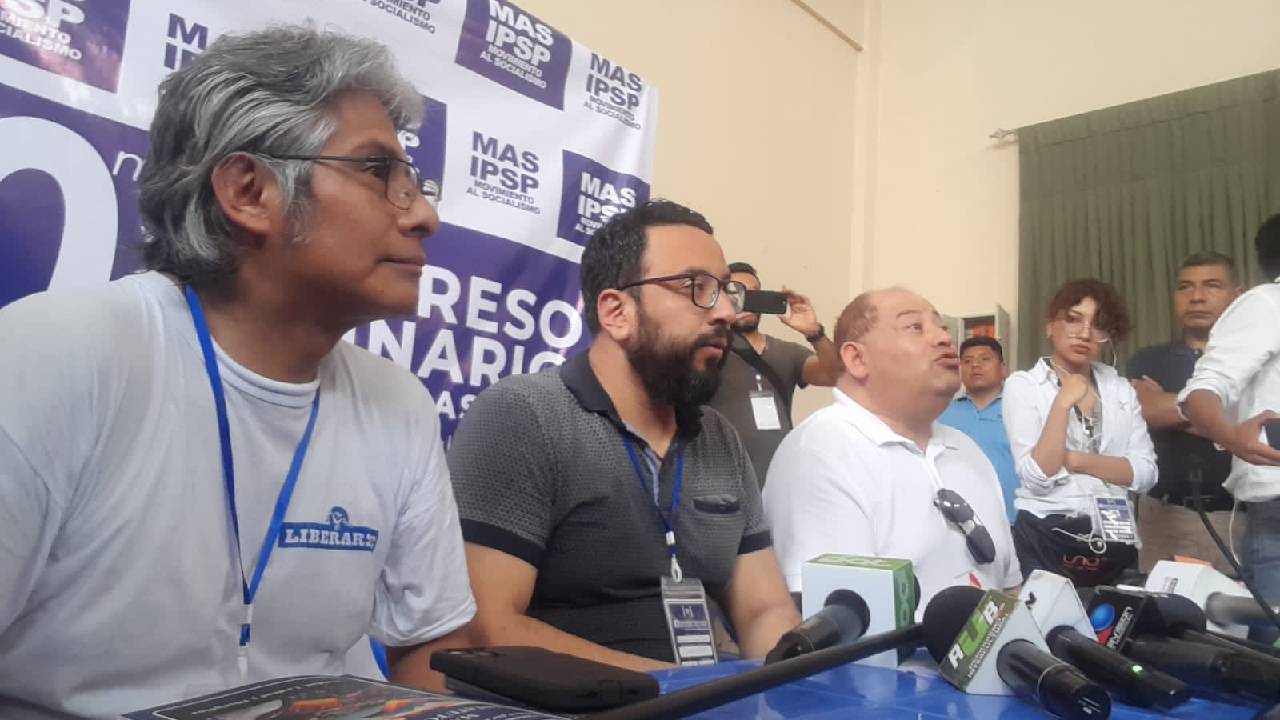 Equipo Jurídico del MAS-IPSP: "No hemos recibido notificación que impida la culminación del Congreso"