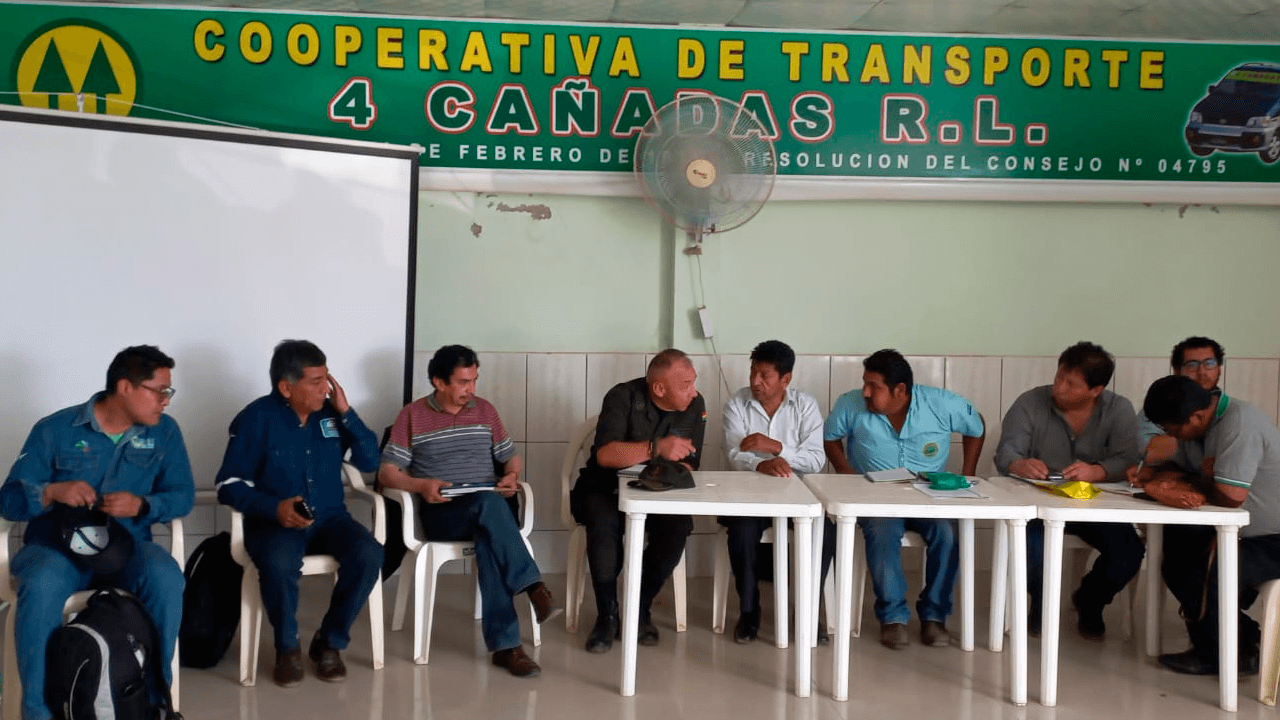 Reunión crucial en Cuatro Cañadas para abordar demandas de transportistas