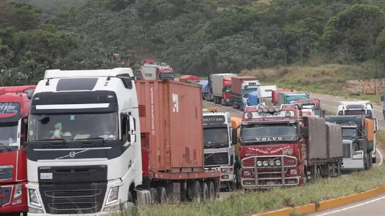 Transportistas anuncian paro nacional a partir del lunes