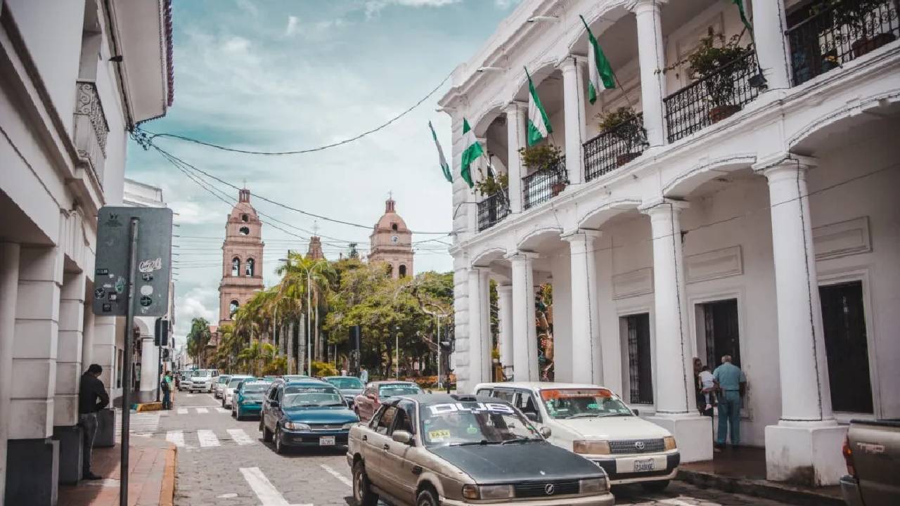 Conversatorio "Revolución Urbana SCZ" aborda la problemática del Centro Histórico cruceño