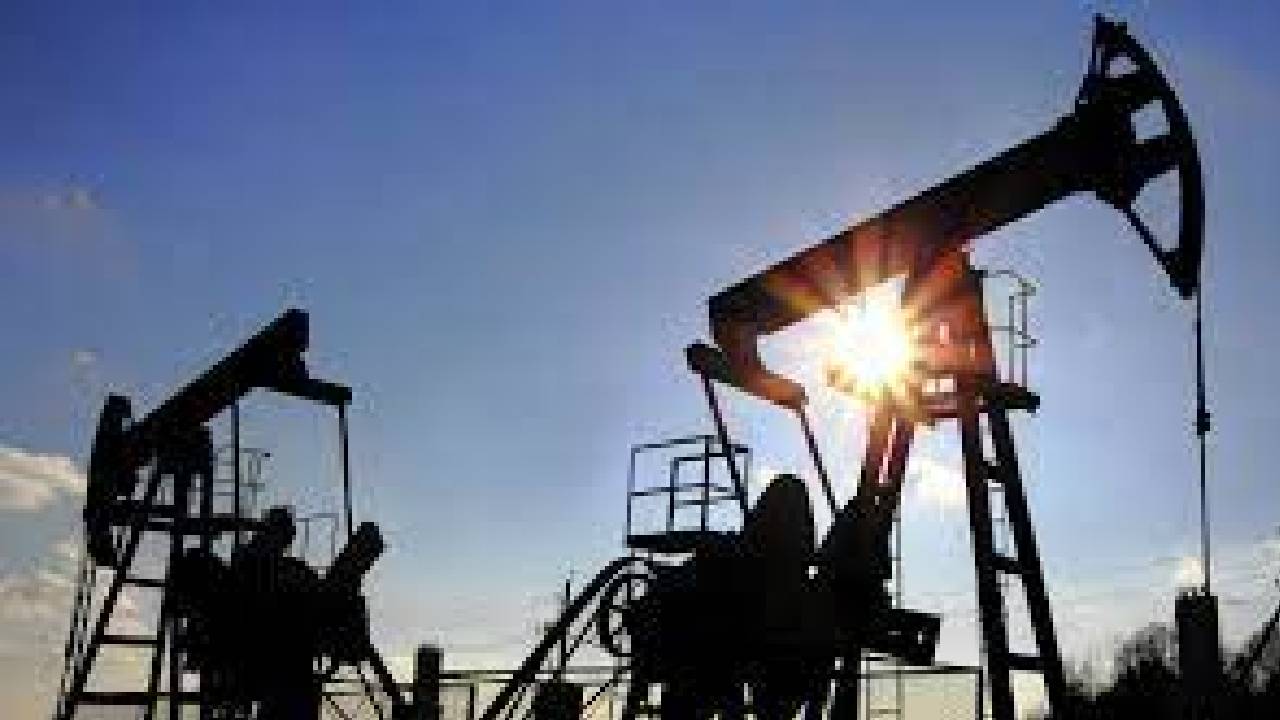 El petróleo Brent baja un 0,65 % hasta 87,60 dólares