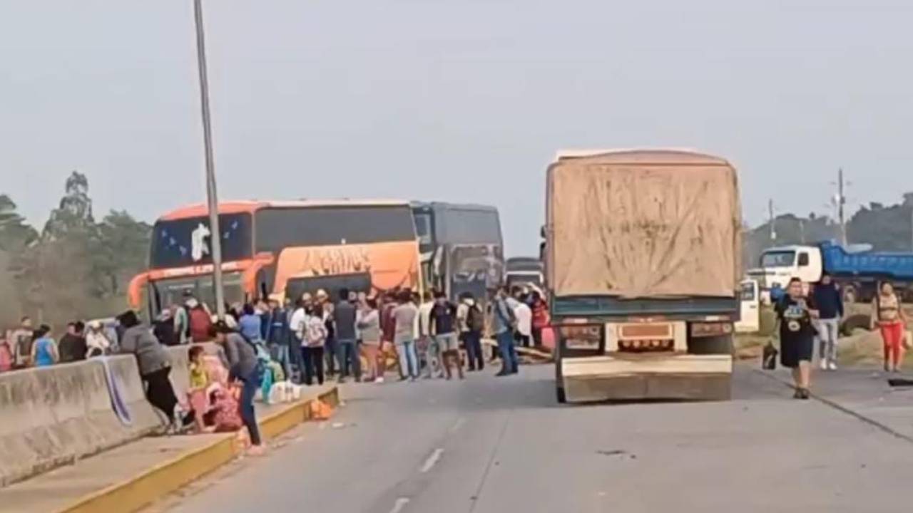 Bloqueo en San José de Chiquitos afecta tránsito en la carretera Bioceánica
