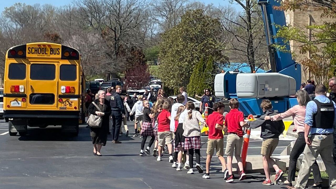 Mujer mató a tres niños y tres adultos en un tiroteo en un colegio en Nashville