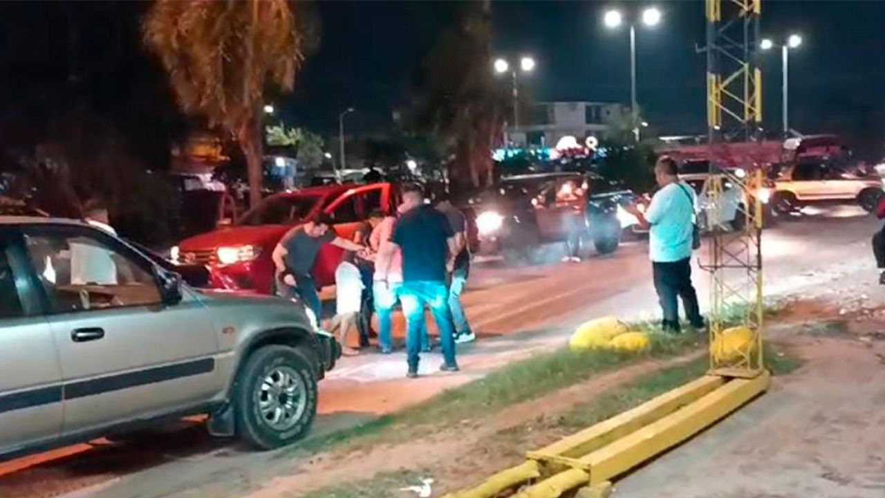 Policías de DIPROVE interceptan y capturan a sujetos que robaron una camioneta