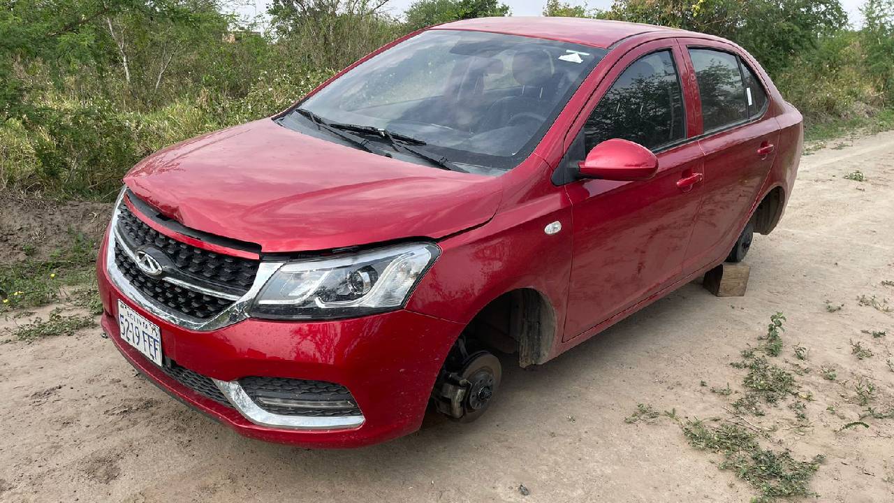  Policía de DIPROVE Descubre Vehículo Abandonado en Cotoca, Sometido a Robo