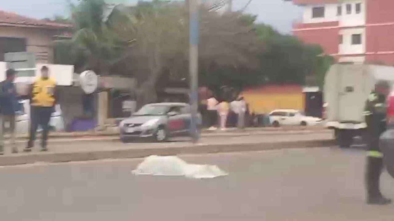 Peatón pierde la vida en accidente de tránsito en la av. Virgen de Cotoca