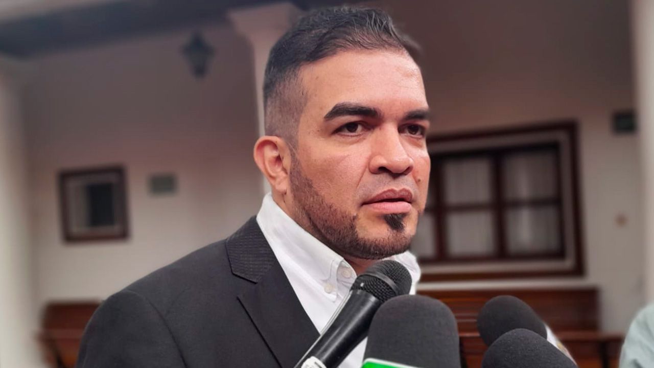 "Compra de vehículos estaba dentro del POA, concejales deben hablar con argumentos no por chisme"