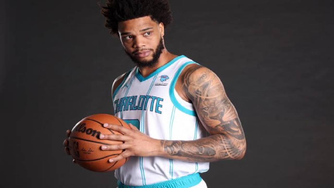 El astro de la NBA Miles Bridges se presenta ante la policía por otro incidente violento