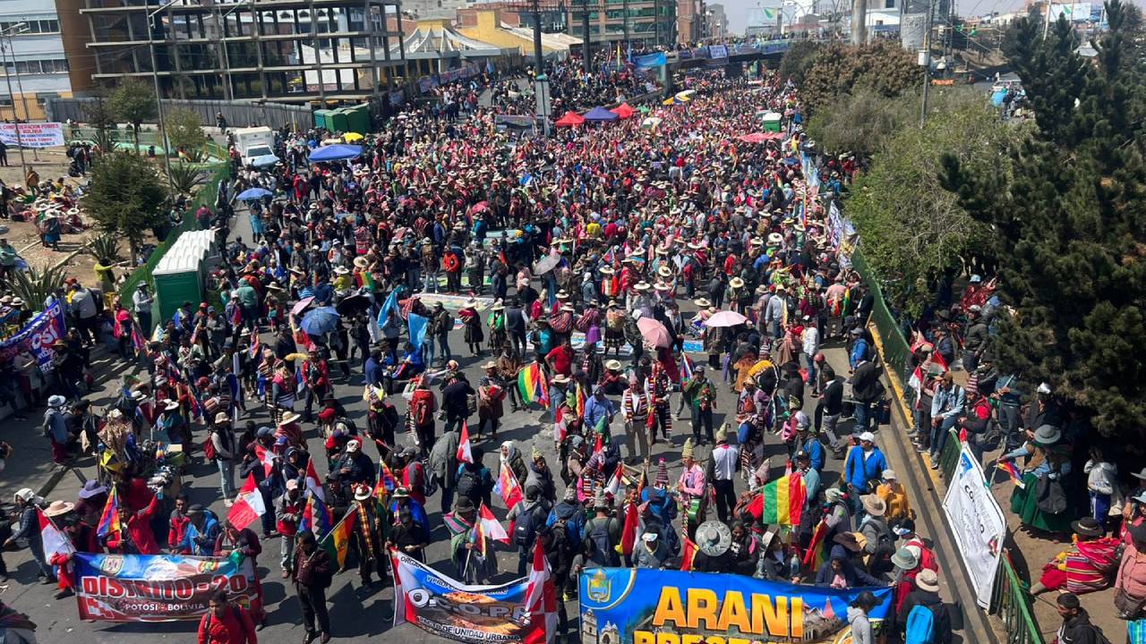 Delegaciones llegan a la ciudad de El Alto para el cabildo  