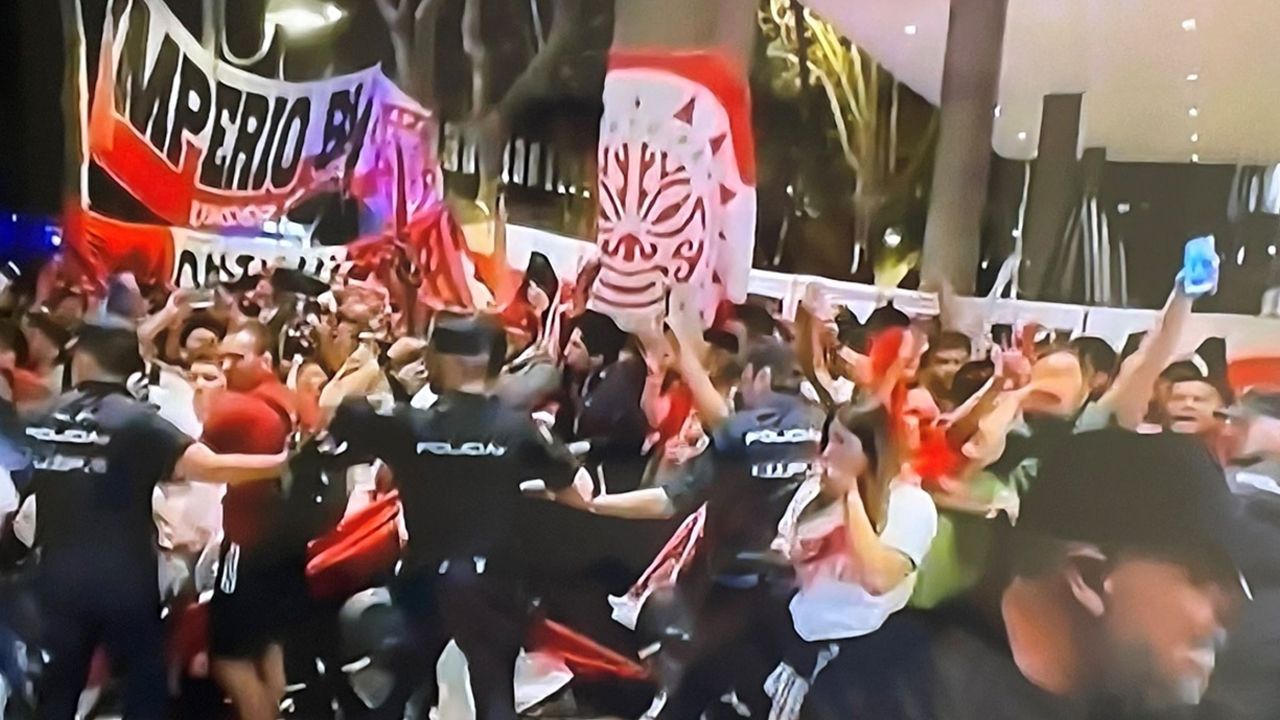 Escándalo: la Selección peruana fue agredida por la policía española