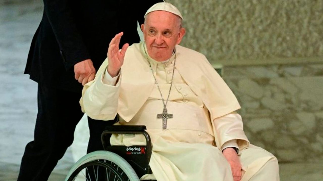 El papa Francisco, hospitalizado para un "control médico programado"