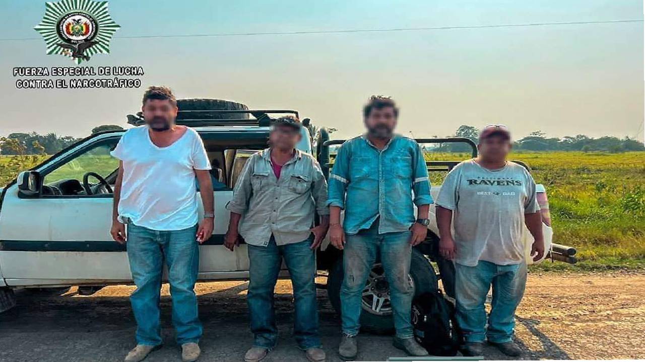 FELCN secuestra en control de carreteras 15.200 litros de acetato de etilo a bordo de un camión
